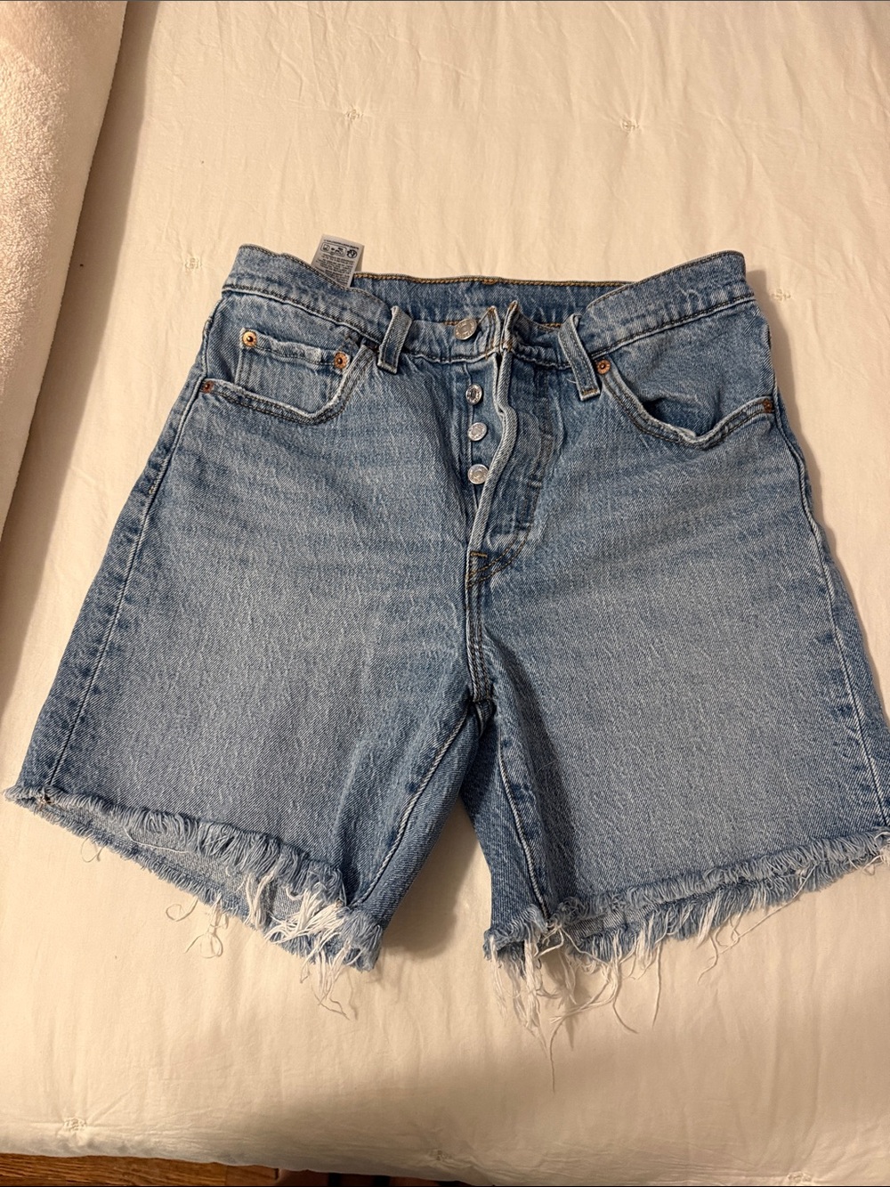Women’s high rise 501 Levi button fly. Size 27